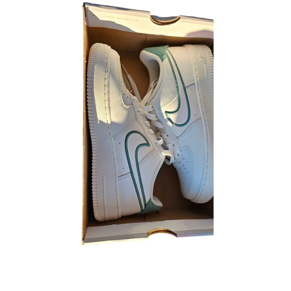 Nike Air Force One LV8 "Resort and Sports Edition " New Box Womans 7.5/ 6y - Picture 10 of 10